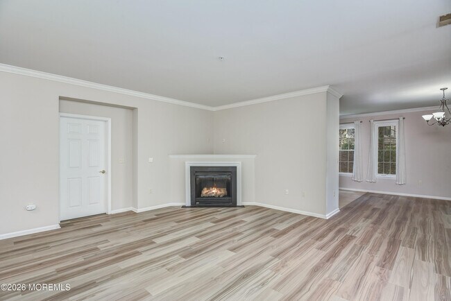 Building Photo - 574 St Andrews Pl