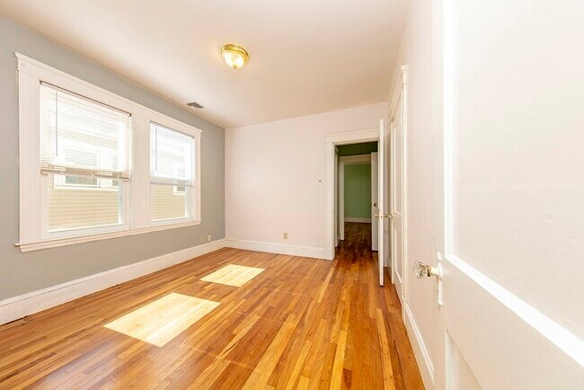 Building Photo - 20 Priesing St