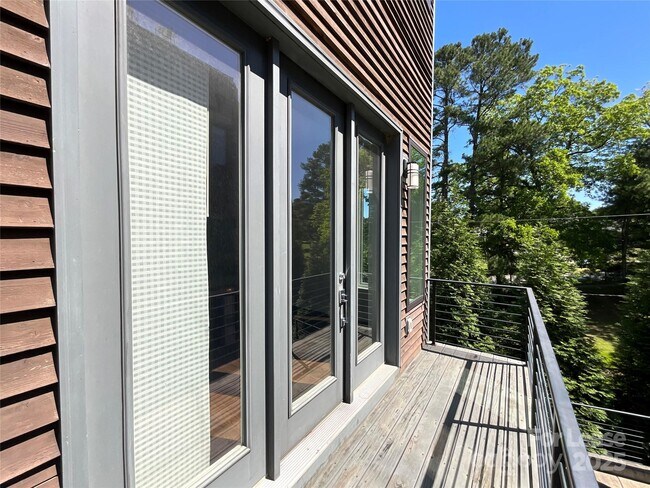 Building Photo - 1012 Westbrook Dr