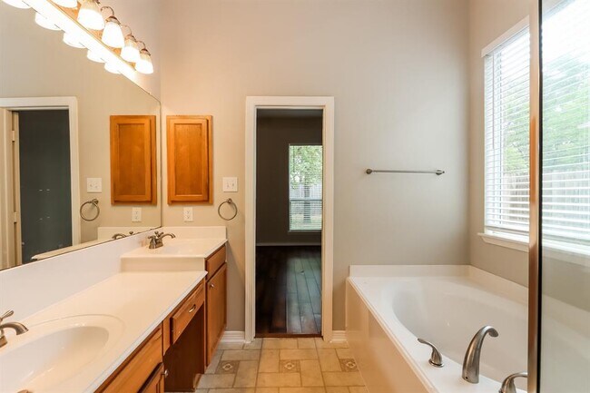 Building Photo - 1023 Casting Springs Way