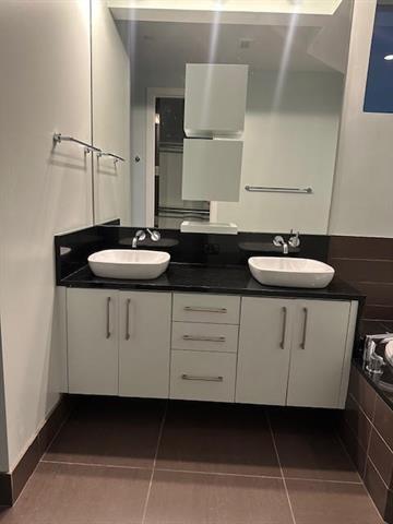 Building Photo - 2600 W 7th St