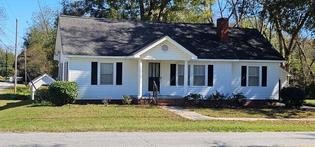 Building Photo - Lovely in Milner