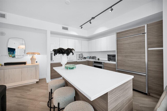 Building Photo - 1100 S Miami Ave