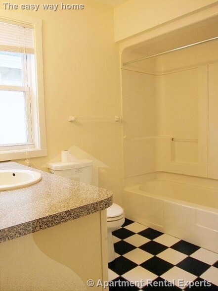 Building Photo - 19 Wesley St