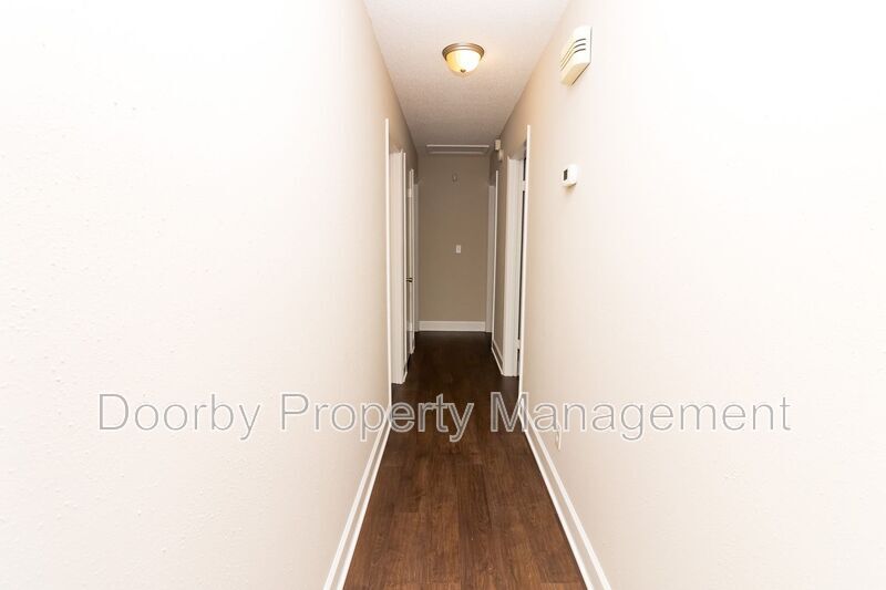 Building Photo - 805 Gloria Ln