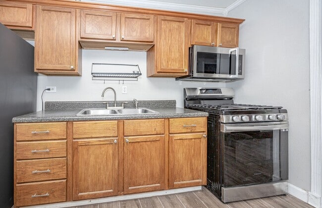 Building Photo - Adorable Updated Cottage in Pascagoula