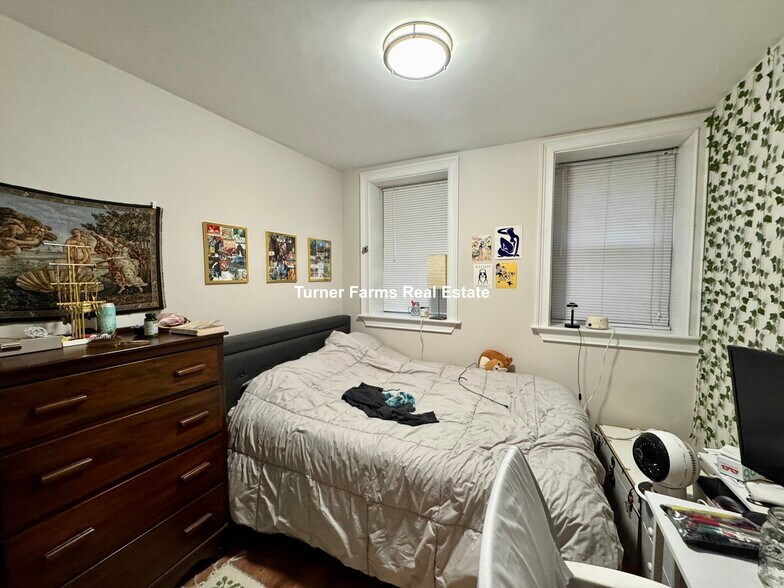 Building Photo - 719 Parker St