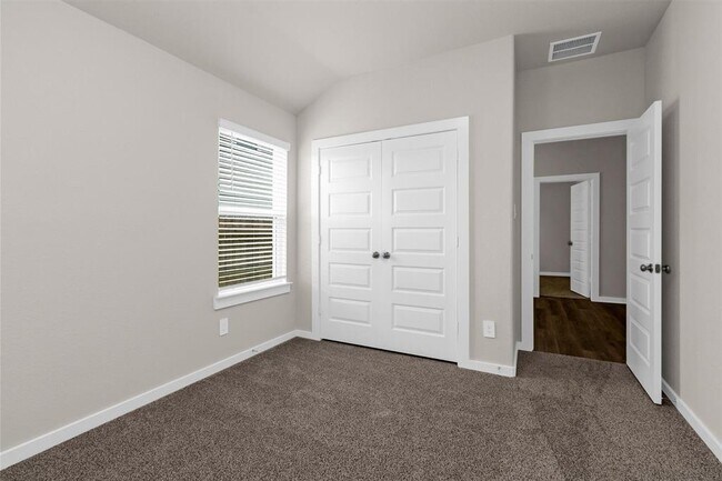 Building Photo - 38710 Yellowstone Dr