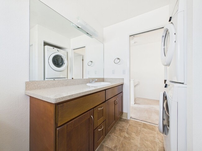 Building Photo - 2 bedroom condo in Marina available for rent