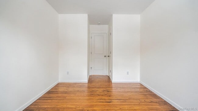 Building Photo - 100 E Sunnyside Ln