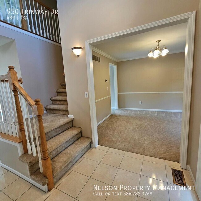 Building Photo - 950 Trinway Rd