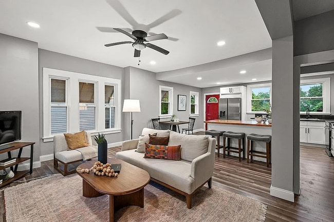 Building Photo - Gorgeous 4 or 5 bed 3.5 Bath in Madisonville!!