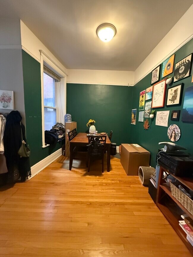 Building Photo - 12 W Chestnut St