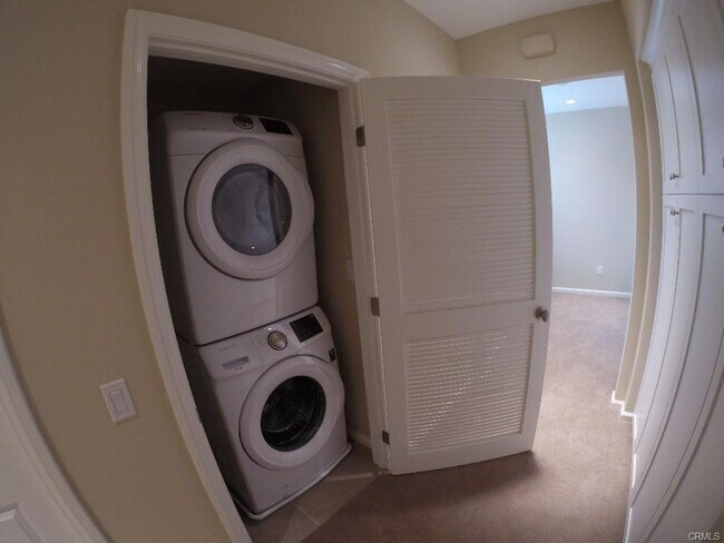 Building Photo - 2bd/2.5ba two car garage end unit condo in Orchard Hill Irvine for rent