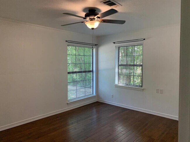 Building Photo - 5702 Fairlane Dr