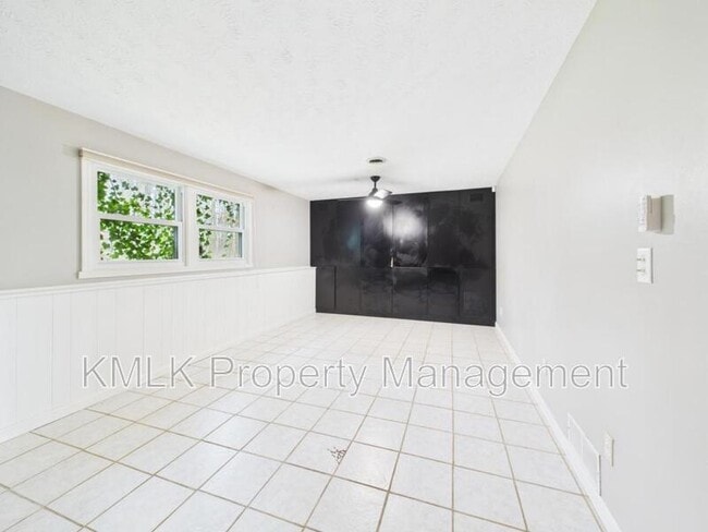 Building Photo - 874 Pleasant St