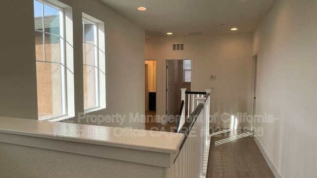 Building Photo - 5320 Kirby Pl