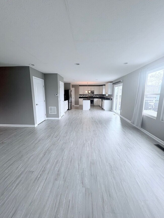 Building Photo - Stunning 3-bedroom, 3.5-bathroom home in Reynoldsburg