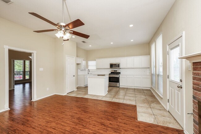 Building Photo - $1,995 4 Bed/2 Bath/2 Garage Ready for Move-in Rockwall Home in Highland Meadows