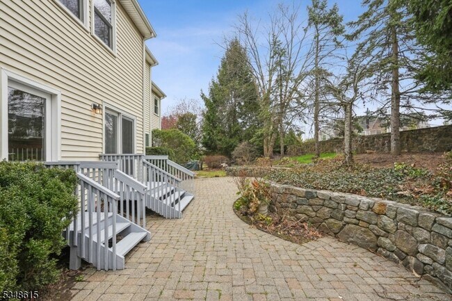 Building Photo - 12 Baumgartner Ct