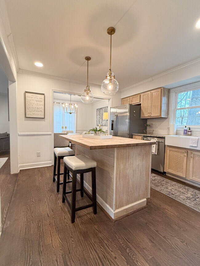 Building Photo - 7601 Bedfordshire Dr