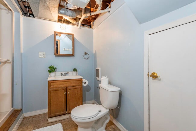 Building Photo - 8929 42 Ct