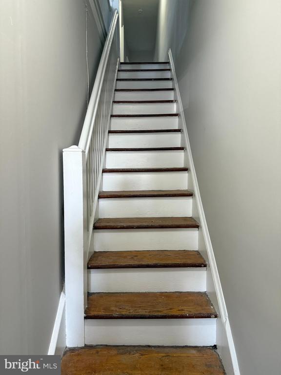 Building Photo - 645 E High St