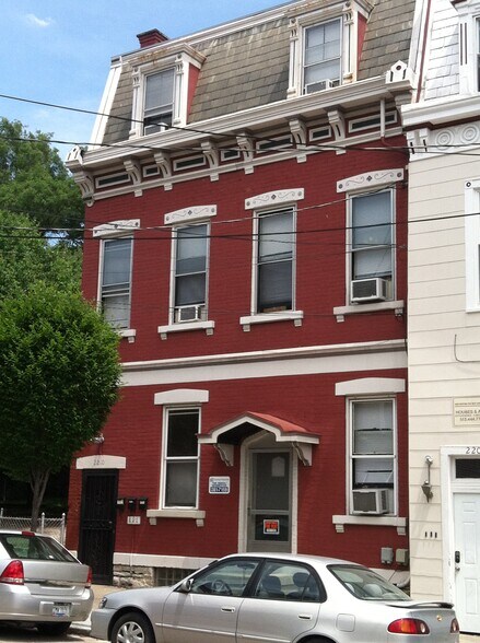 Building Photo - 2210 Victor St