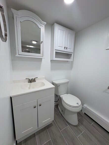 bathroomn - 23 Baldwin St