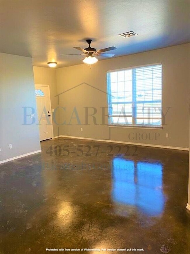 Move in Special 3br 2ba duplex with 2 ca... 1755 Palomino Dr El
