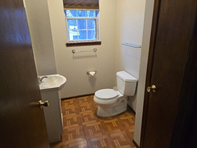 Building Photo - 324 Garden Ave