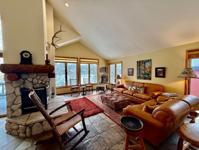 Building Photo - Snowcreek V – Stunning 4 Bed, 3 Bath Corner Unit