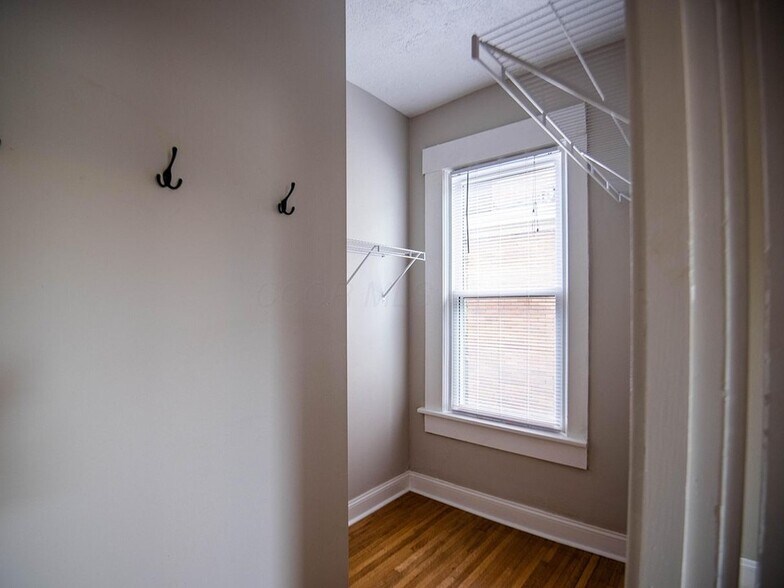 Building Photo - 380 Stoddart Ave
