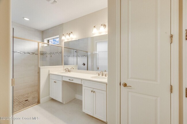 Building Photo - 2746 Spur Dr