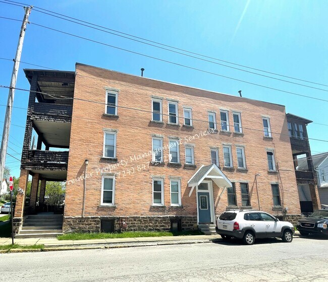 Primary Photo - 331 W North St