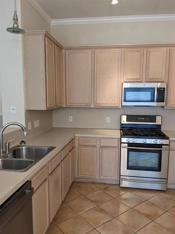 Building Photo - 8535 Regalbrook Dr