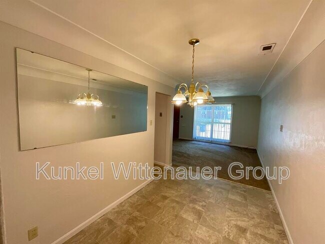 Building Photo - 1715 Menard Dr