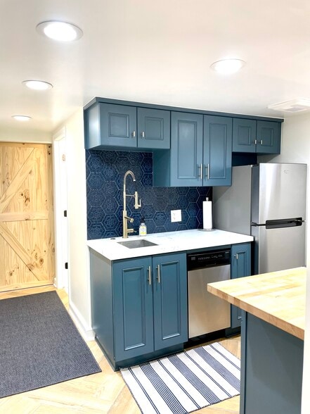 kitchen and hallway to bathroom - 1555 E Browning Ave