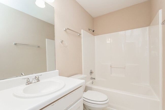 Building Photo - 605 Oxford Crest Ct NW