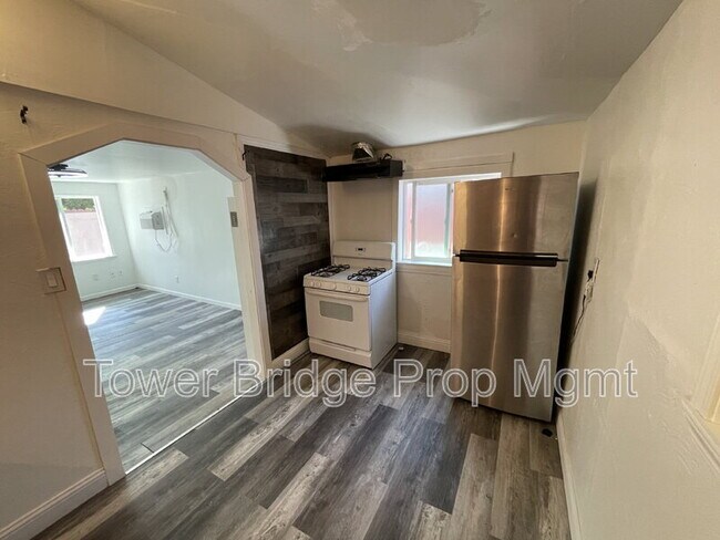 Building Photo - 474 Harding Ave