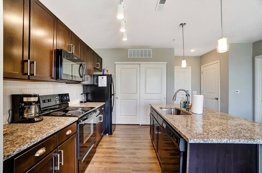 Building Photo - 433 W Rich St