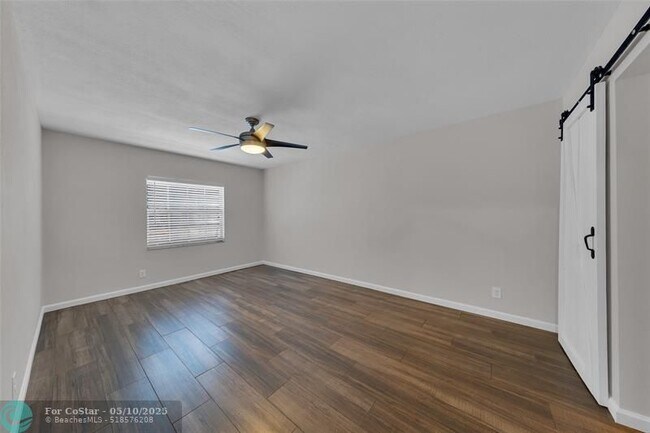 Building Photo - 160 Cypress Club Dr