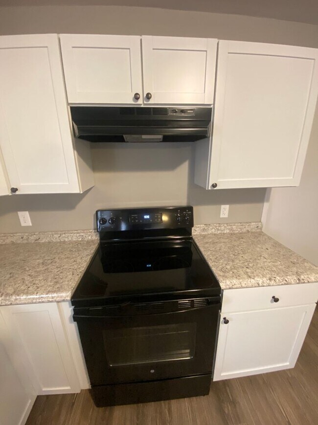 Building Photo - For Sale with Owner Financing!