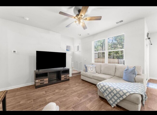 Building Photo - 645 Silver Spruce St