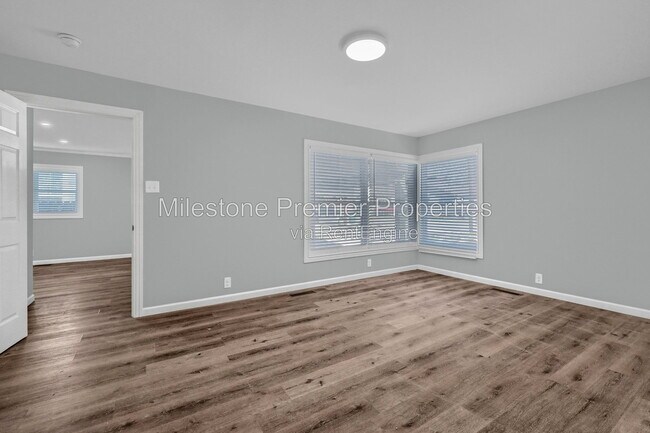 Building Photo - 204 N Holly Ave