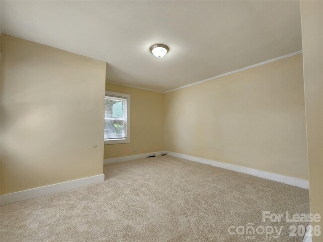 Building Photo - 193 Hoover Ave NE