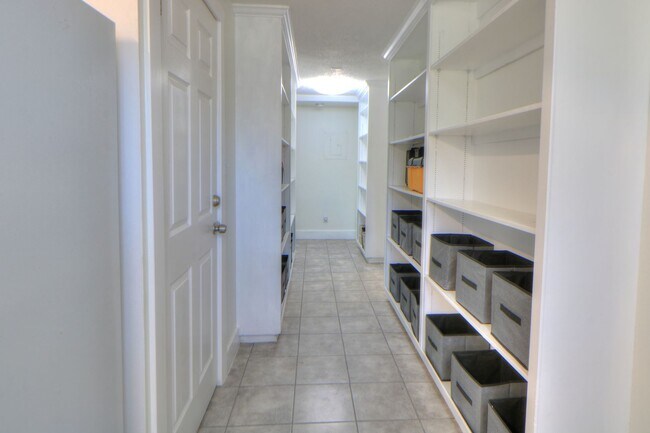 Building Photo - Basement Apartment Near Springville Canyon