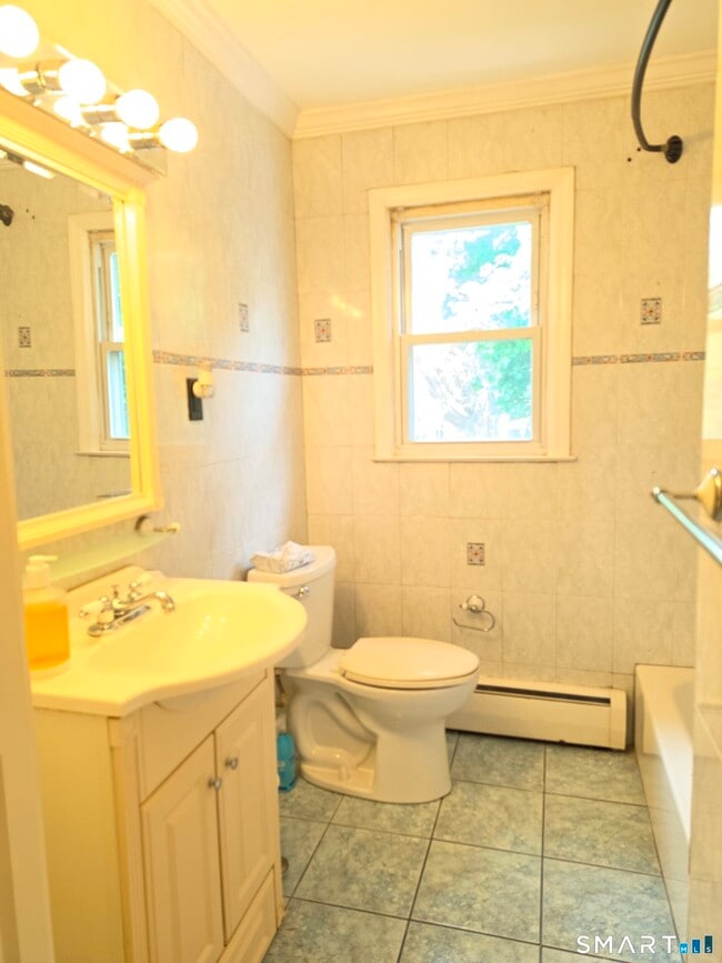 Building Photo - 64 Wislock St