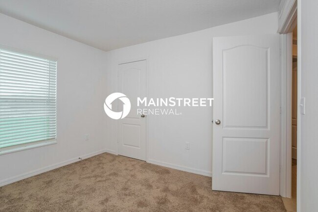 Building Photo - 4 Bedroom Pet-Friendly Home in Mascotte, FL with Main Street Renewal