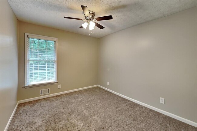 Building Photo - 405 Etowah Valley Way